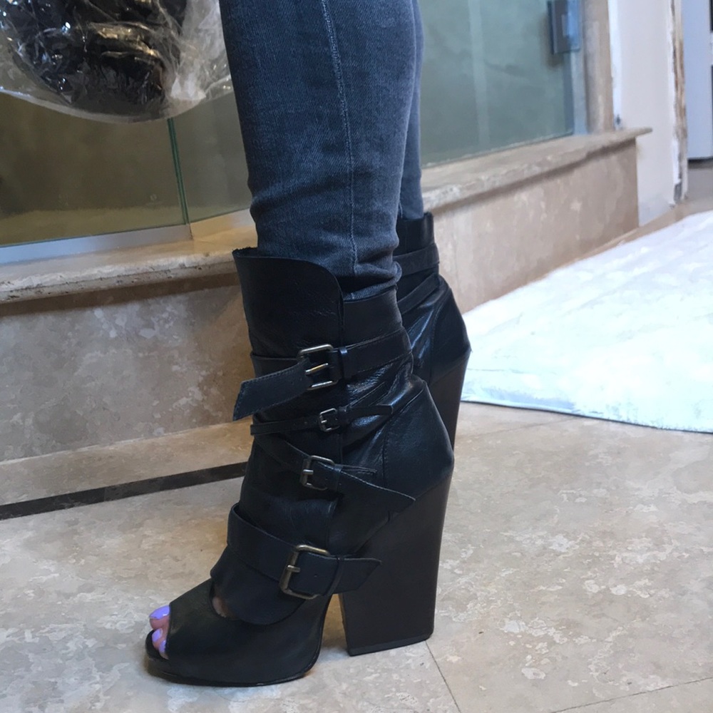 Dolce vita peep toe booties